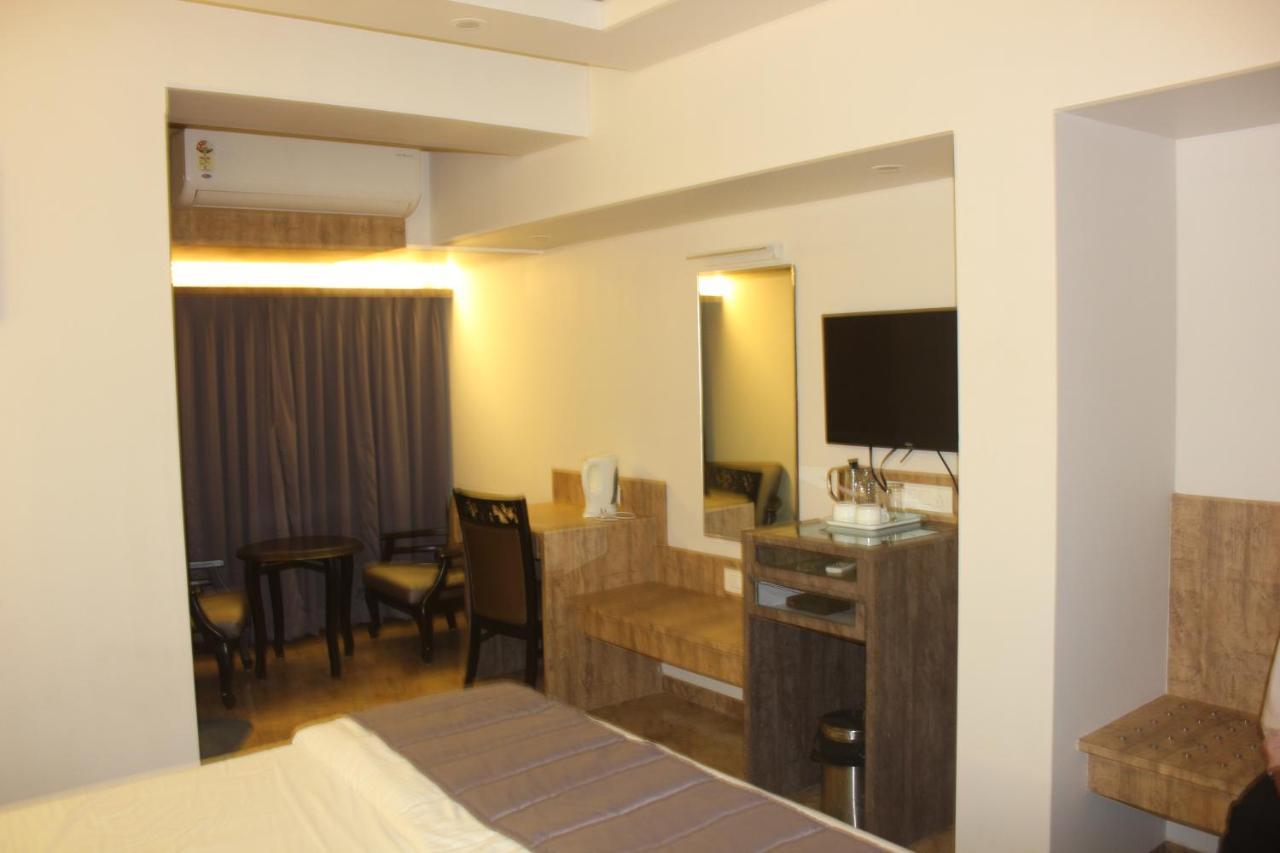Hotel Nimantran Navi Mumbai Exterior foto